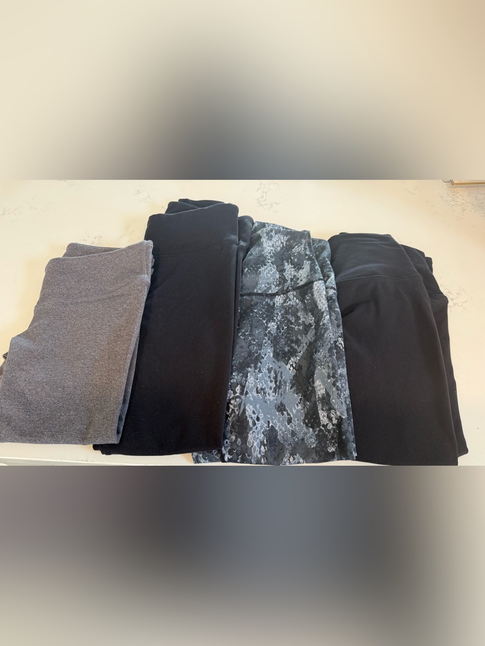 4 PAIRS- ALO YOGA LEGGINGS XS